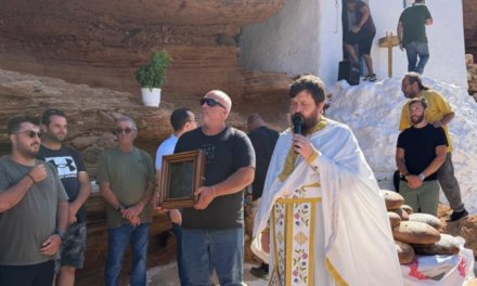Θεία Λειτουργία στο Εξωκκλήσι της Παναγίας στο Τραγονήσι από τον π. Αλέξιο