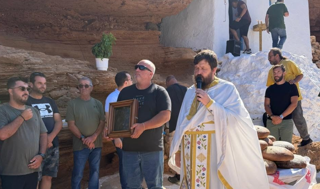 Θεία Λειτουργία στο Εξωκκλήσι της Παναγίας στο Τραγονήσι από τον π. Αλέξιο