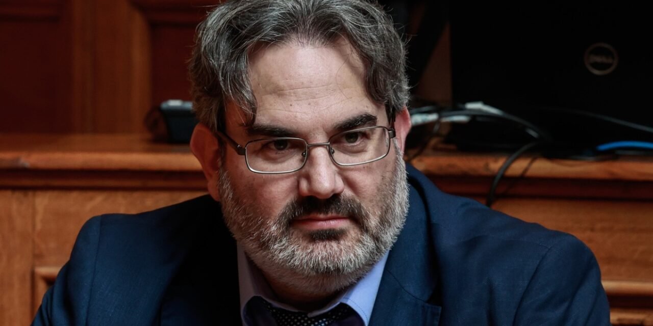 Παραιτήθηκε ο γγ του υπουργείου Περιβάλλοντος Ευθύμιος Μπακογιάννης: Ο κουνιάδος του στους συλληφθέντες για το κύκλωμα με τις πολεοδομίες
