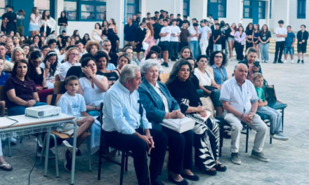 ΣΕ ΚΛΙΜΑ ΣΥΓΚΙΝΗΣΗΣ Η ΤΕΛΕΤΗ ΑΠΟΦΟΙΤΗΣΗΣ ΤΟΥ ΓΥΜΝΑΣΙΟΥ ΑΝΩ ΜΕΡΑΣ ΜΥΚΟΝΟΥ