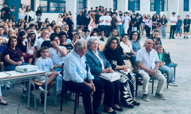 ΣΕ ΚΛΙΜΑ ΣΥΓΚΙΝΗΣΗΣ Η ΤΕΛΕΤΗ ΑΠΟΦΟΙΤΗΣΗΣ ΤΟΥ ΓΥΜΝΑΣΙΟΥ ΑΝΩ ΜΕΡΑΣ ΜΥΚΟΝΟΥ