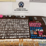 Συνελήφθη αλλοδαπός στη Μύκονο για διακίνηση ναρκωτικών ουσιών – Κατασχέθηκαν φιξάκια κοκαΐνης και κεταμίνης (video)