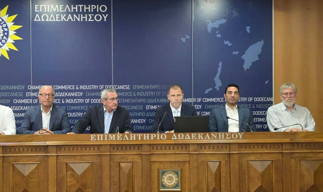 Αλλαγή Σκυτάλης στο Περιφερειακό Συμβούλιο Νοτίου Αιγαίου: Το Συγκινητικό «Αντίο» του Σπύρου Αποστόλου και η Παράδοση στη Μάρα Αντωνιάδη