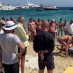Τραγωδία στη Μύκονο: Τουρίστας πνίγηκε στην Ψαρρού – Η απεγνωσμένη προσπάθεια να σωθεί