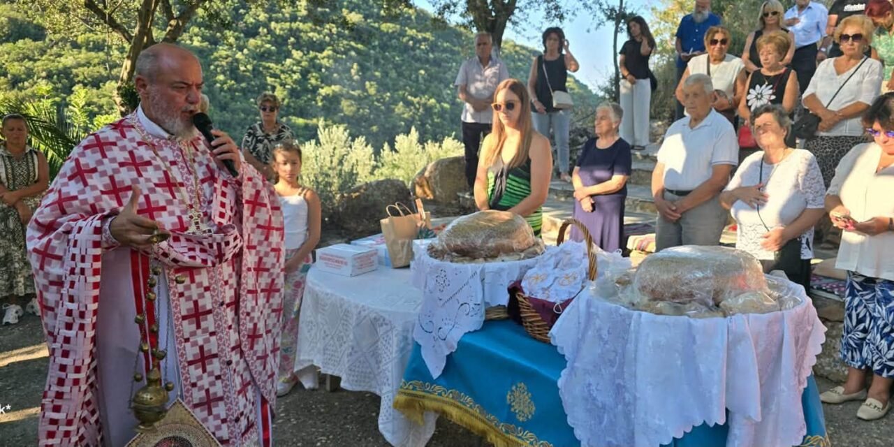 Συγκινητικό Αρχιερατικό Προσκύνημα και Θεία Λειτουργία στον Κάμπο Αβίας της Δυτικής Μάνης