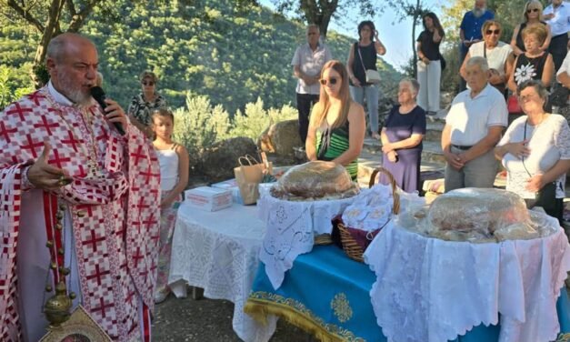 Συγκινητικό Αρχιερατικό Προσκύνημα και Θεία Λειτουργία στον Κάμπο Αβίας της Δυτικής Μάνης