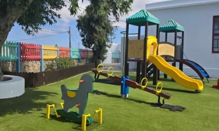 ΕΠΙΣΤΡΟΦΗ ΣΤΑ ΘΡΑΝΙΑ ΜΕ ΧΑΜΟΓΕΛΑ ΚΑΙ ΑΝΑΝΕΩΜΕΝΕΣ ΥΠΟΔΟΜΕΣ ΓΙΑ ΤΟΥΣ ΠΑΙΔΙΚΟΥΣ ΣΤΑΘΜΟΥΣ ΤΟΥ ΝΗΣΙΟΥ