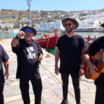 «John… και Μέρη»: Πρεμιέρα στη Μύκονο με τον Γιάννη Ζουγανέλη